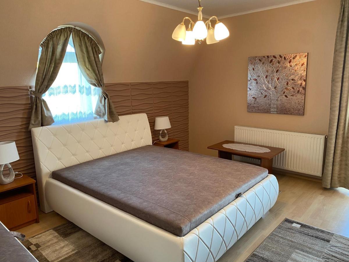 Apartament Sarga-Kek Haz Vonyarcvashegy Zewnętrze zdjęcie